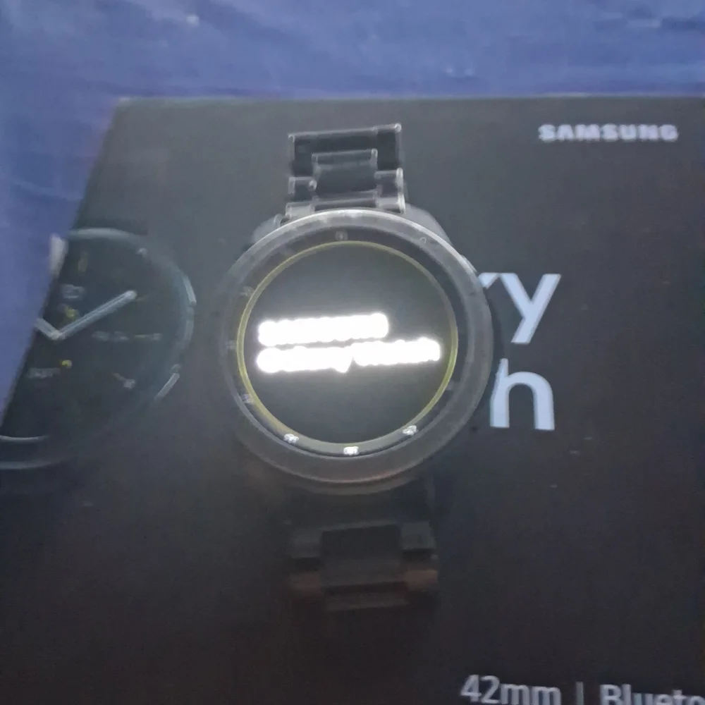 Samsung Galaxy SM-R810( Read Description)